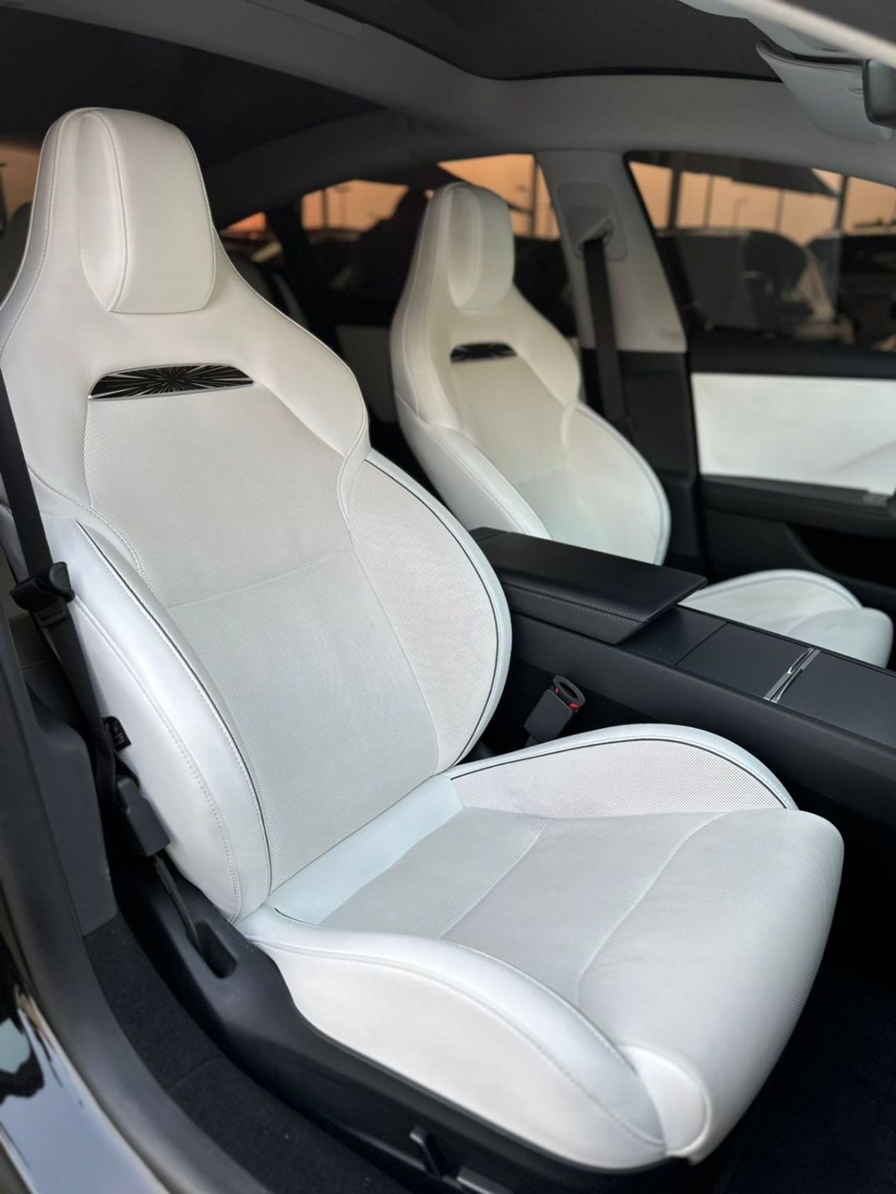 Tesla Model 3 Performance (AWD) TESLA MODEL 3 PERFORMANCE GCC 2024 Contract Service ( Under Warranty ) Original Pa