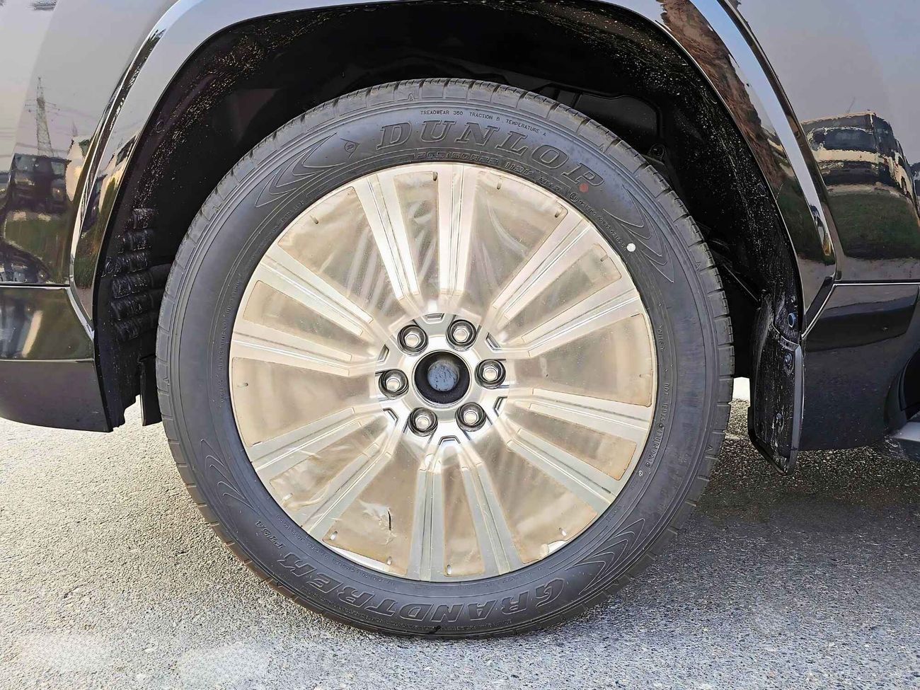 Lexus LX 600 FULL OPTION VIP / AT / 3.5L V6 / POWER SEATS & SUNROOF / HEAD-UP DISPLAY (CODE # 68003)