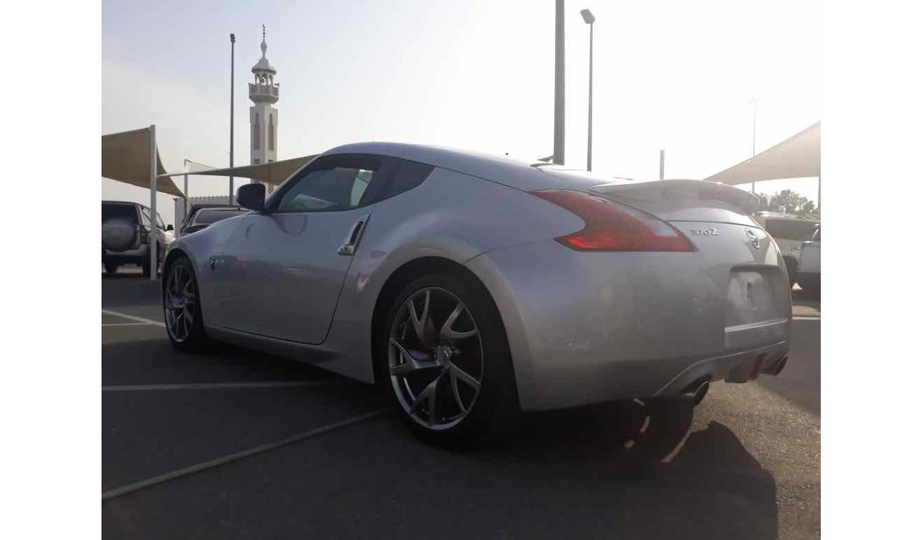 نيسان 370Z سياره نظيفه جدا بحاله ممتاذه ضمان شاسيه جير ماكينه