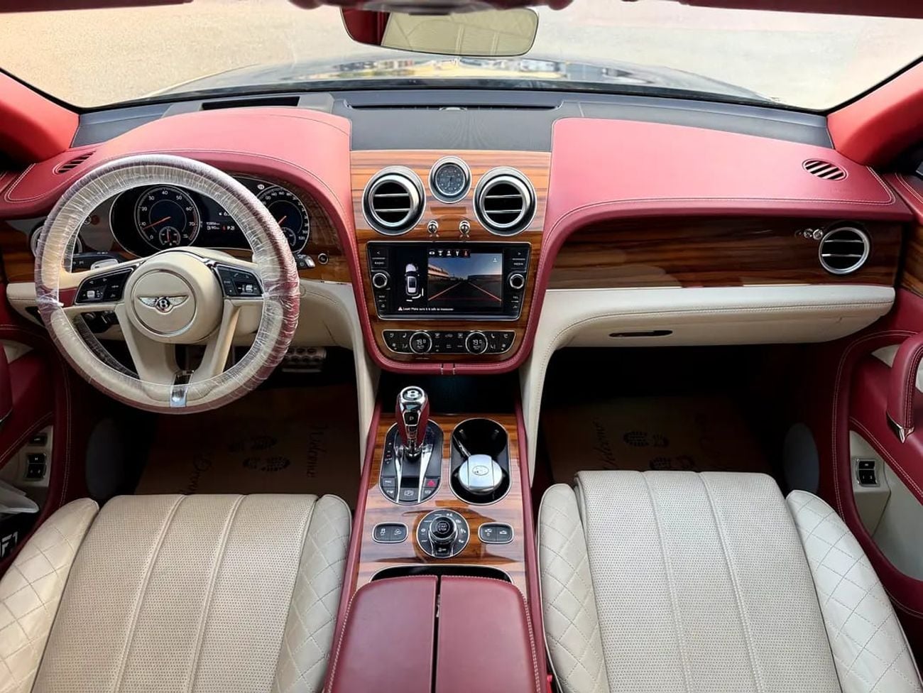 بنتلي بينتايجا W12 AWD | GCC Specs | Low Mileage