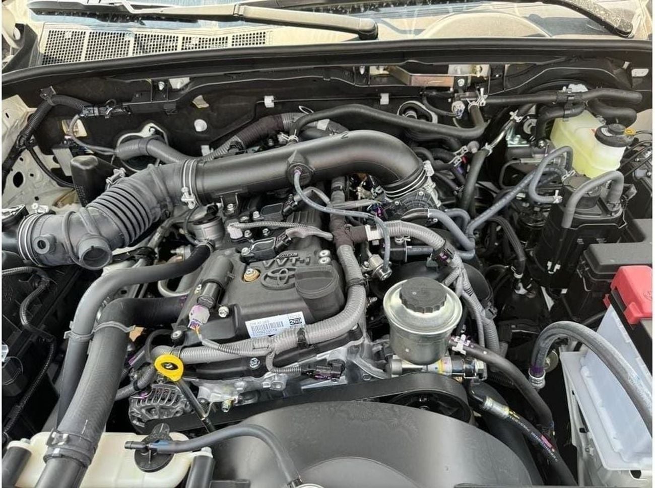 Toyota Hilux GLX Toyota Hilux 2.7L Petrol AT Full Option Without Bush Start MY2025