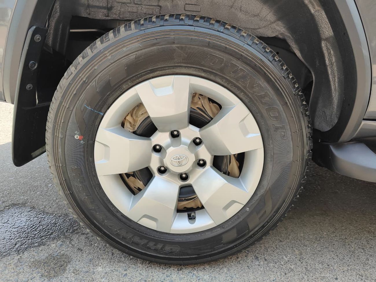 تويوتا فورتونر 2024 Toyota Fortuner SR5 7-Seater 2.4L 4-Cyl Turbo Diesel A/T 4x4 Export Only