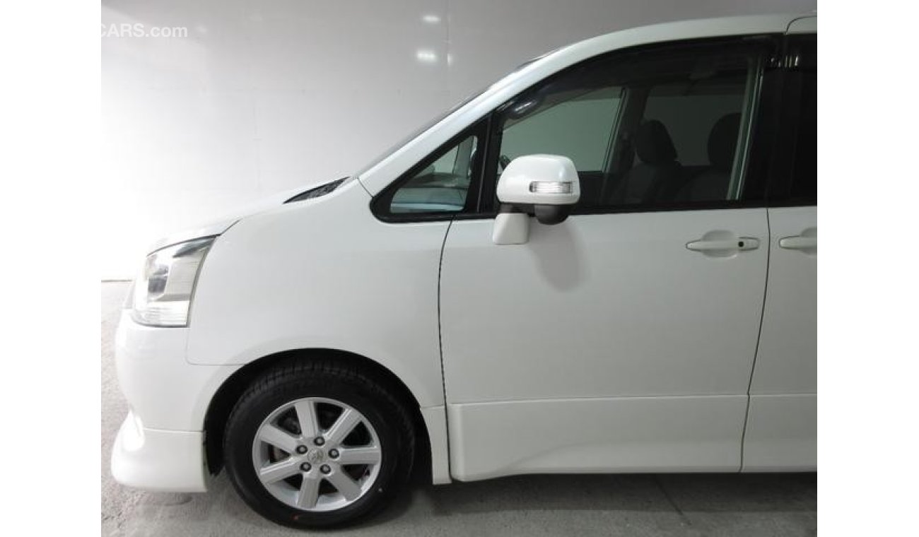 Toyota Noah ZRR70W