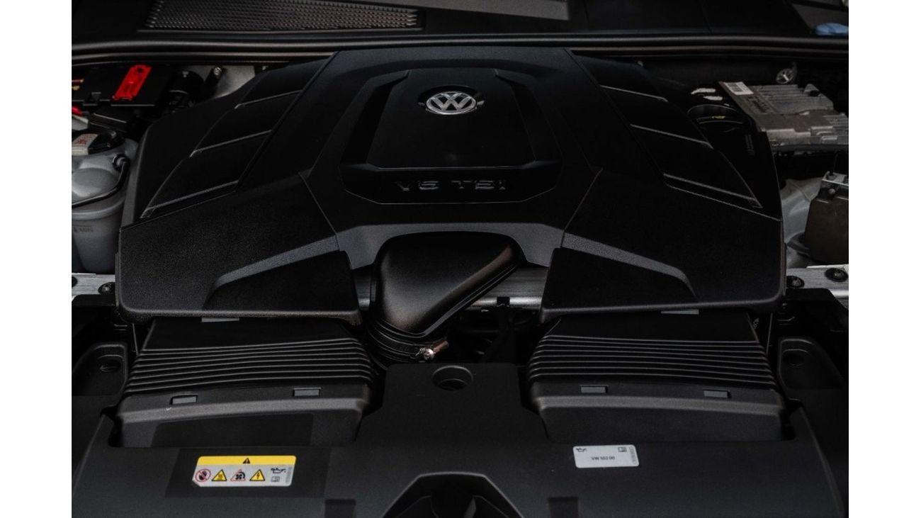 فولكس واجن طوارق R-Line | 3,133 P.M  | 0% Downpayment | Full Agency Service History!