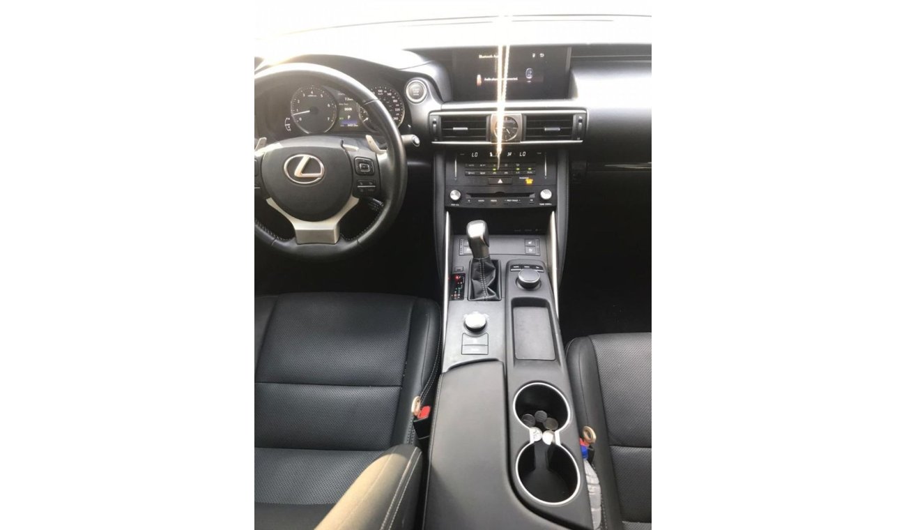 Lexus IS300 LEXUS IS 300 >< F SPORT >< FULL OPTION /// MODEL 2017 /// LOW MILEAGE /// WITH RADAR , LEATHER SEAT 