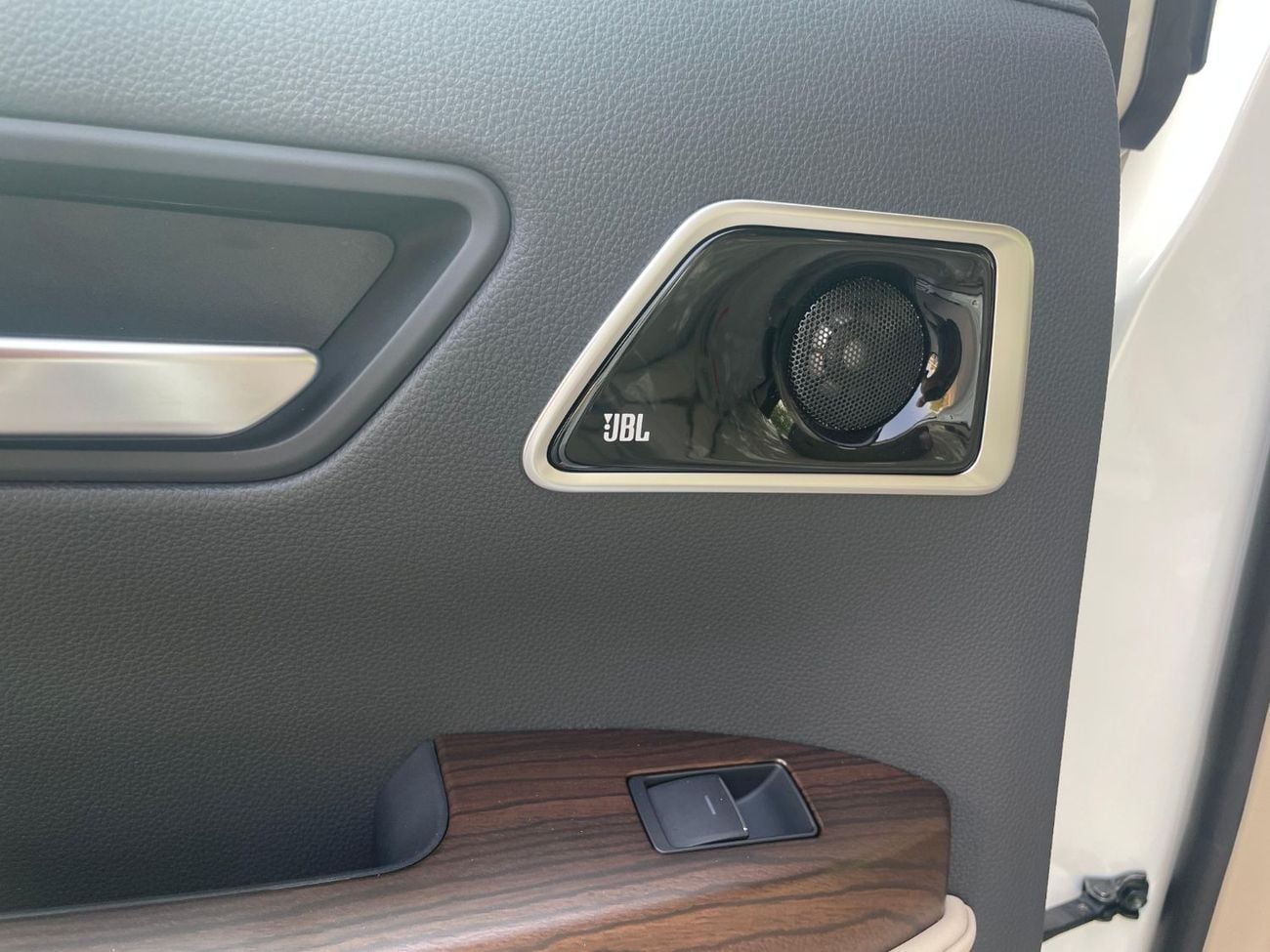 تويوتا لاند كروزر TOYOTA LANDCRUISER VXR HYBRID 2026 MODEL