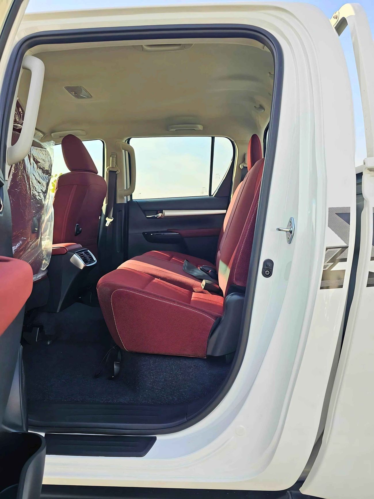 Toyota Hilux A/T / 2.7L PETROL /  DVD CAMERA / AUTO A/C / 4WD (CODE # 69030)