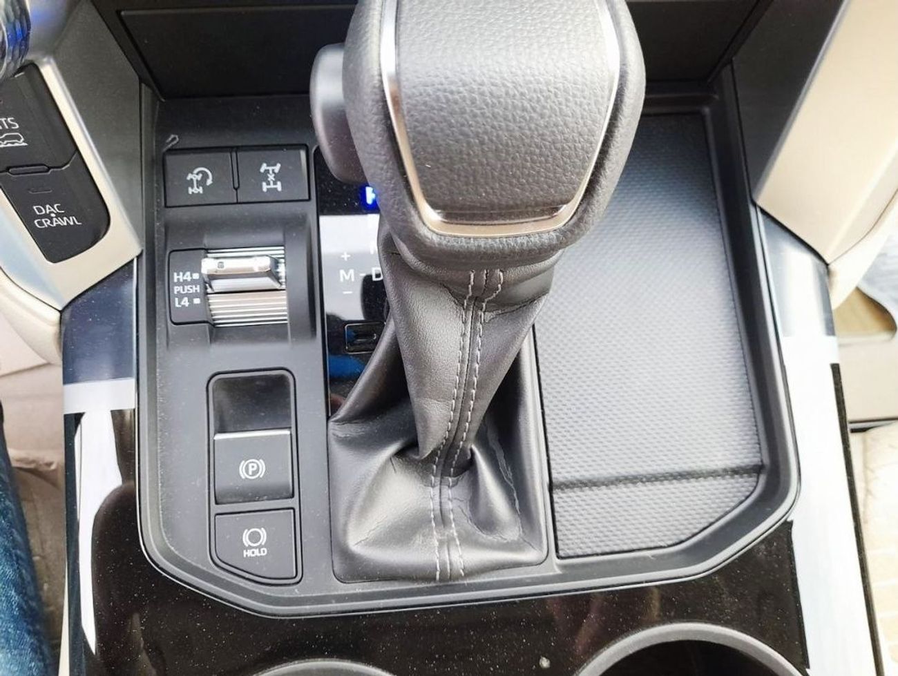 Toyota Land Cruiser 3.5L EXR ONE ELECTRIC SEAT WITH SUNROOF AUTO TRANSMISSION