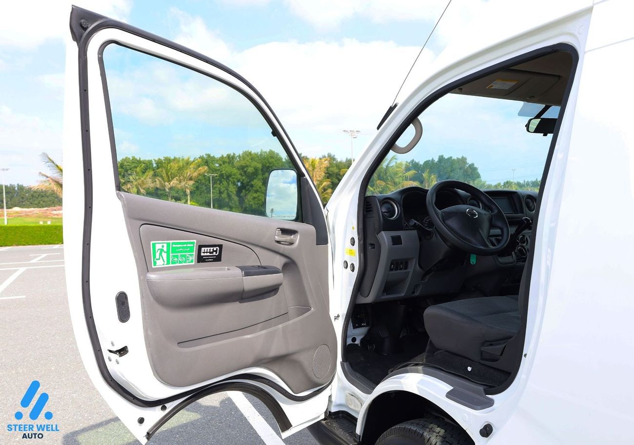Nissan Urvan Std 2021 NV350 13 High Back Executive Seats / 2.5 Petrol M/T / GCC / Like New Condition