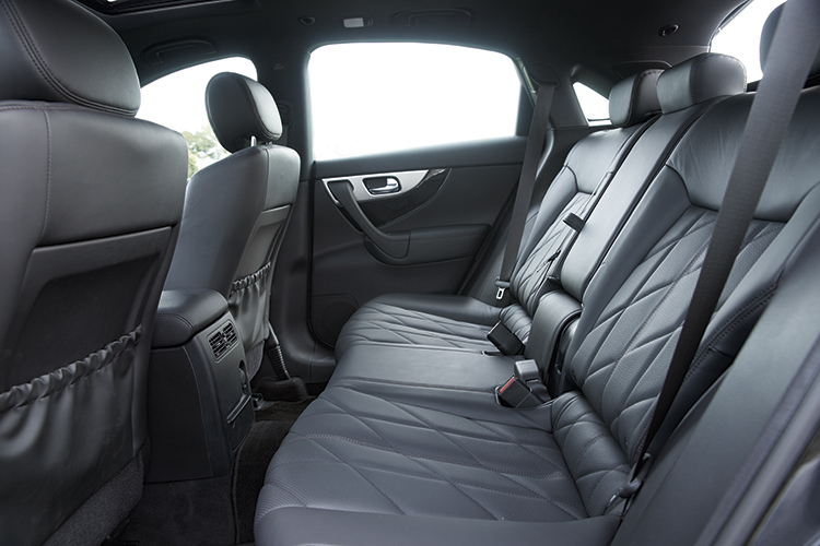 Infiniti FX37 interior - Seats
