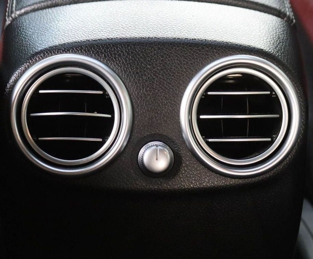 Mercedes-Benz GLC 250 4MATIC 2.0L Mercedes GLC 250, 2018, 4MATIC, GCC, original paint accident-free in excellent condition