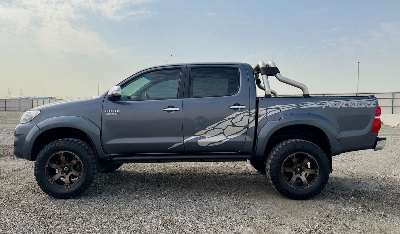 تويوتا هيلوكس 3.0L Diesel MT | OFF Road Tyres | ALLOY RIMS | ROLL BAR | GOOD CONDITION