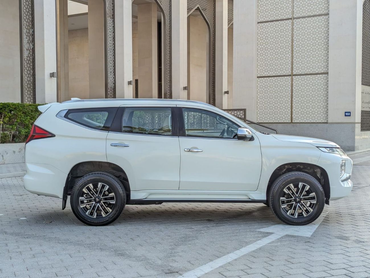 ميتسوبيشي مونتيرو سبورت Mitsubishi Montero sport 2022 LHD white colour