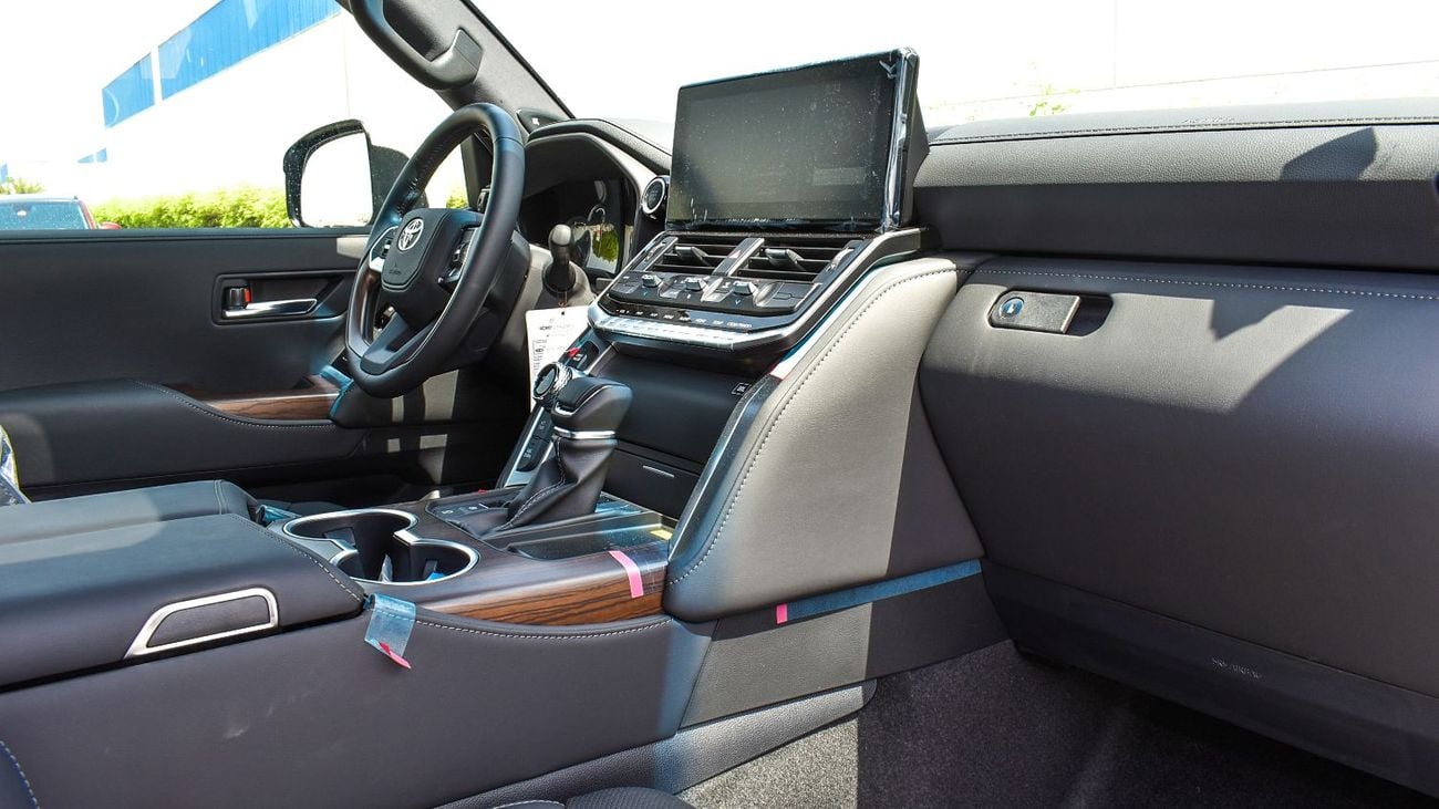 تويوتا لاند كروزر ECTAGR023 - 2025 Toyota LC300 GXR High -  3.3L Diesel Auto - White with Black Interior