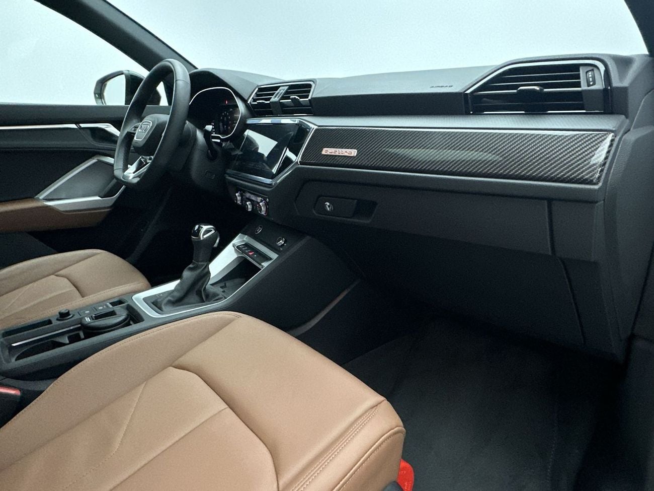 أودي Q3 Sportback 40 TFSI S Line 2.0L FWD(Ref# 06403)