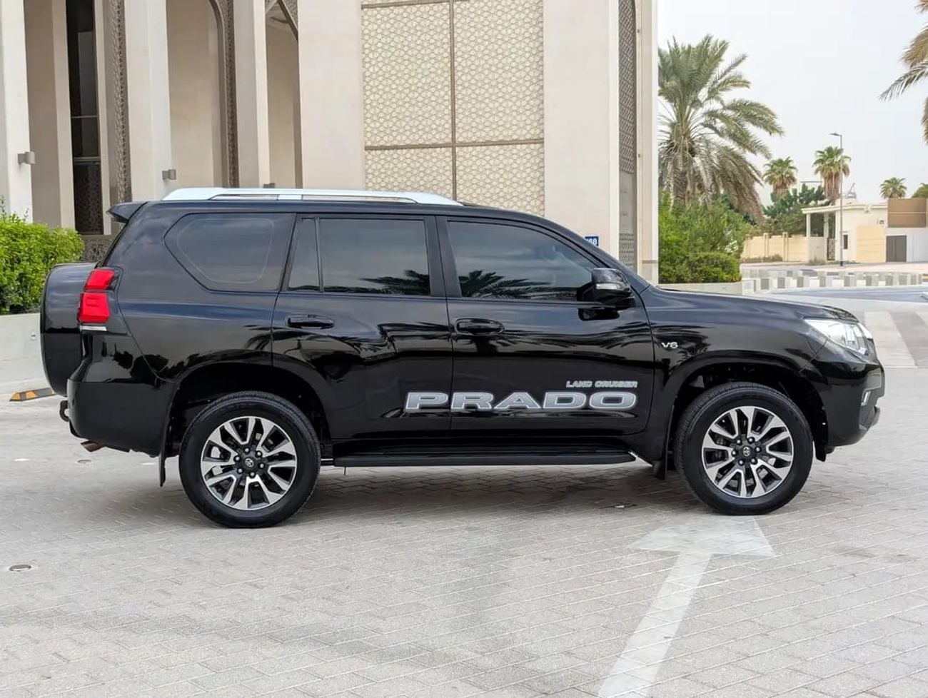 Toyota Prado TX-L Top Full Option GCC specs V6 4.0L Excellent Condition