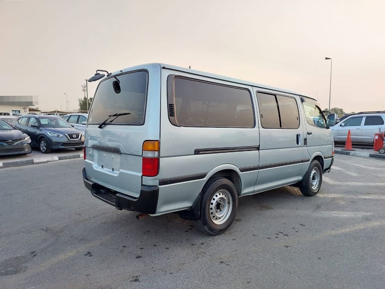 Toyota Hiace TOYOTA HIACE VAN RHD 1999 MODEL 2.0 L PETROL MANUAL(PM52852)