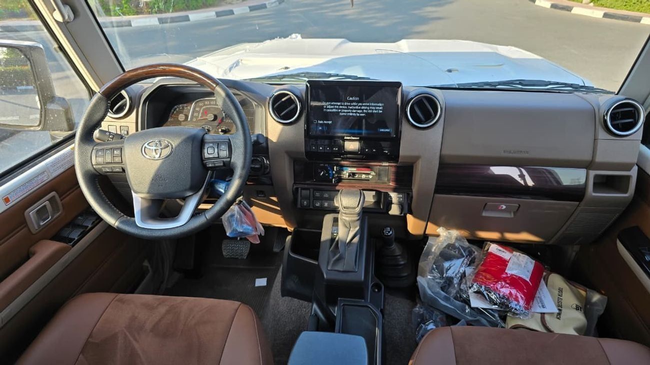 تويوتا لاند كروزر 70 LC76 LX LX 2.8L