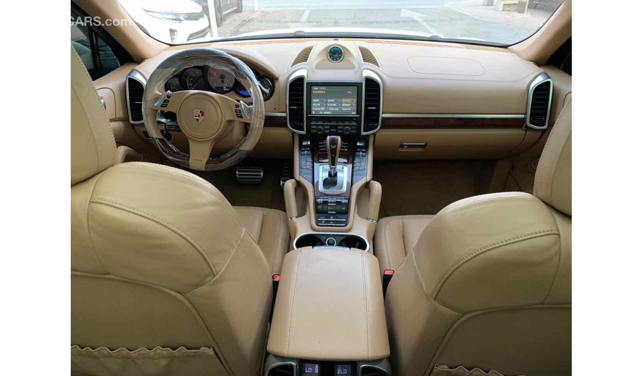 Porsche Cayenne S بورش كايان S موديل 2012 خليجي بدون حوادث فل أوبشن