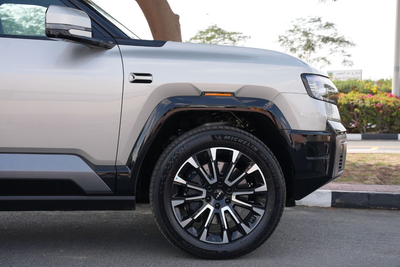 بي واي دي ليوبارد 8 2025 Leopard 8  NEW Flagship 5-seates AWD Gold in White 0Km