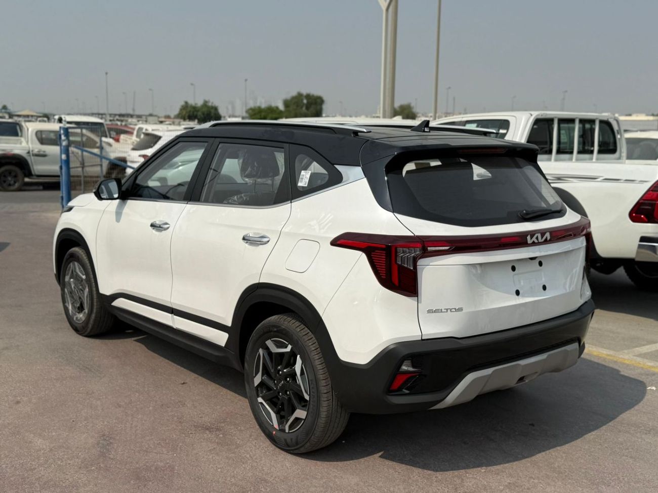 Kia Seltos KIA SELTOS 1.5L CHINESE SPECS FULL OPTION WITH BLACK ROOF