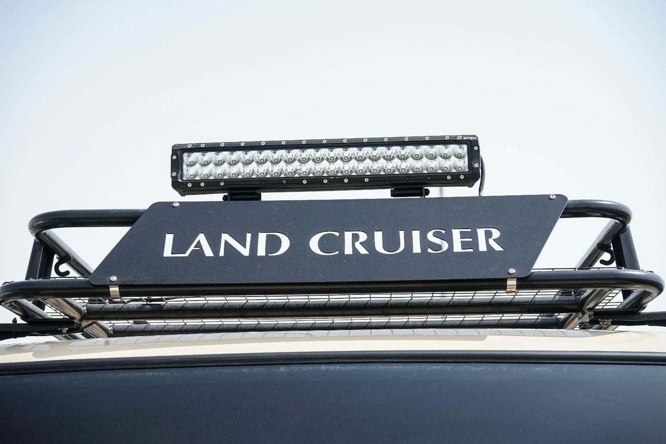 تويوتا لاند كروزر بيك آب The Toyota Land Cruiser Pickup (specifically the 70 Series/LC79) is a legendary, heavy-duty 4x4, ren