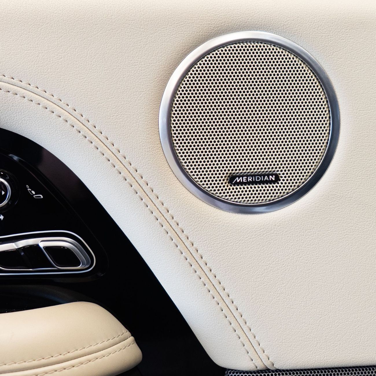 Land Rover Range Rover AED 2,682 pm • 0% Downpayment • Range Rover Vogue • 1 Year Warranty