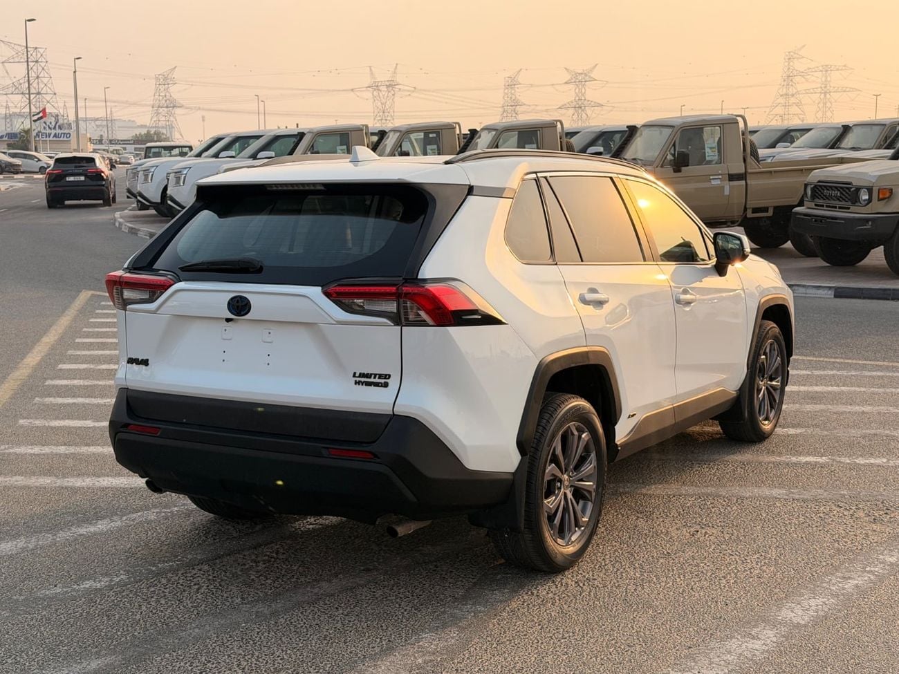 تويوتا راف ٤ LTD HEV تويوتا RAV4 ليميتد هايبرد 2023، دفع رباعي، كاميرا 360 درجة، كاملة المواصفات، مستوردة من الولايات الم