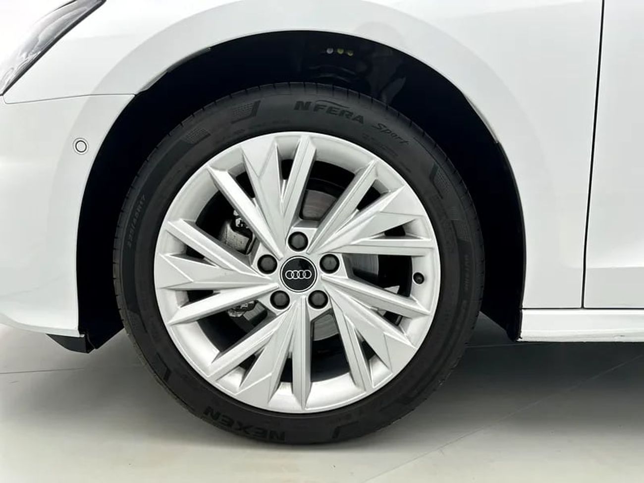 أودي A3 35 TFSI S Line 1.4L Sedan 35 TFSI 150hp Standard (Ref# 84620)