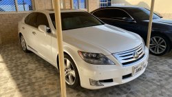 Lexus LS460 LS460 2010 وارد امريكا السياره كلين تايتل اول مستخدم في الدوله  ممشى السياره 75815 ميل السياره فل ال