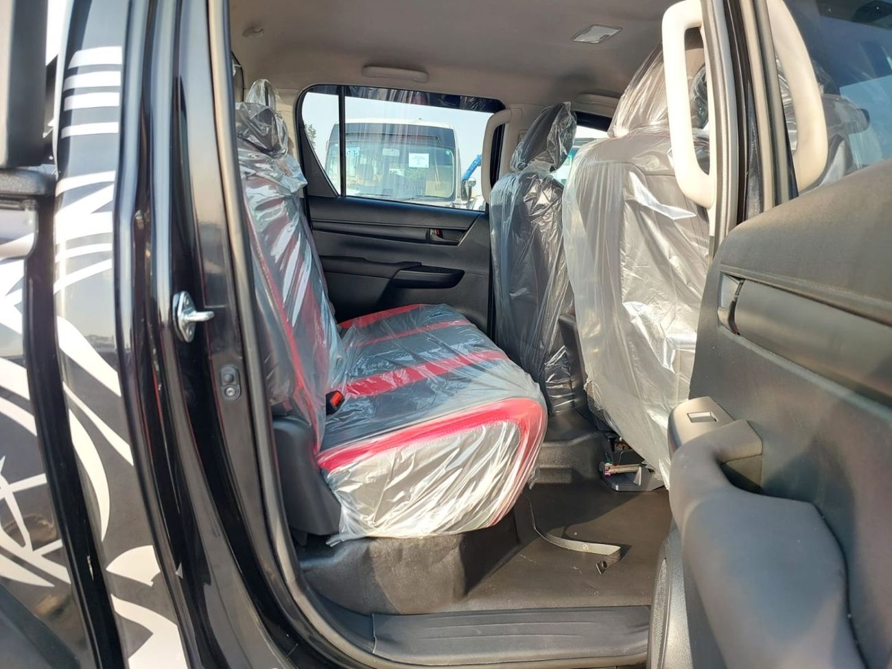 Toyota Hilux TOYOTA HILUX PICKUP RHD 2024 MODEL 2.8 L DIESEL AUTOMATIC(PM13901)