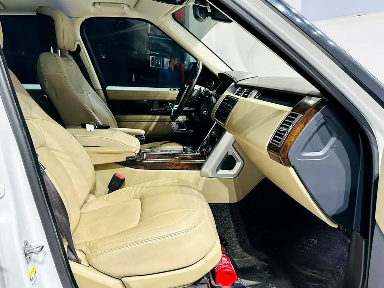 لاند روفر رينج روفر LWB HSE P360 3.0L VOGUE GCC SPECS FULLY ORIGINAL PAINT AND FULL SERVICE HISTORY AGENCY