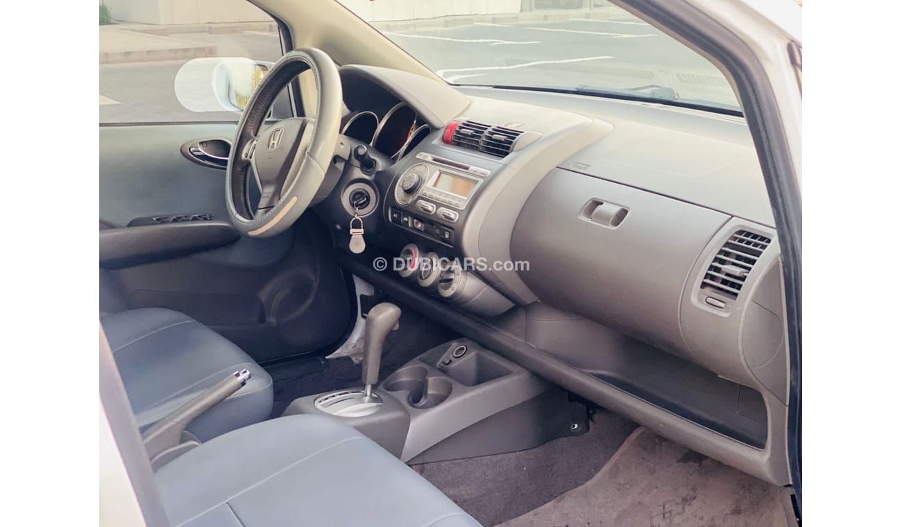 Used Honda Jazz GCC Less Mileage Very Well Maintained 2007 for