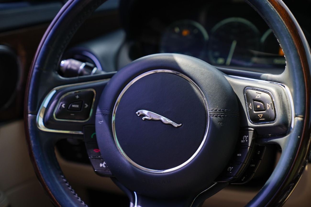 جاكوار XJ L 2011 PORTFOLIO!! 5.0 V8 HSE!! KOREAN SPECS