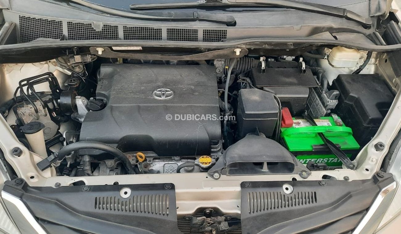 Toyota sienna dubai Toyota sienna dubai