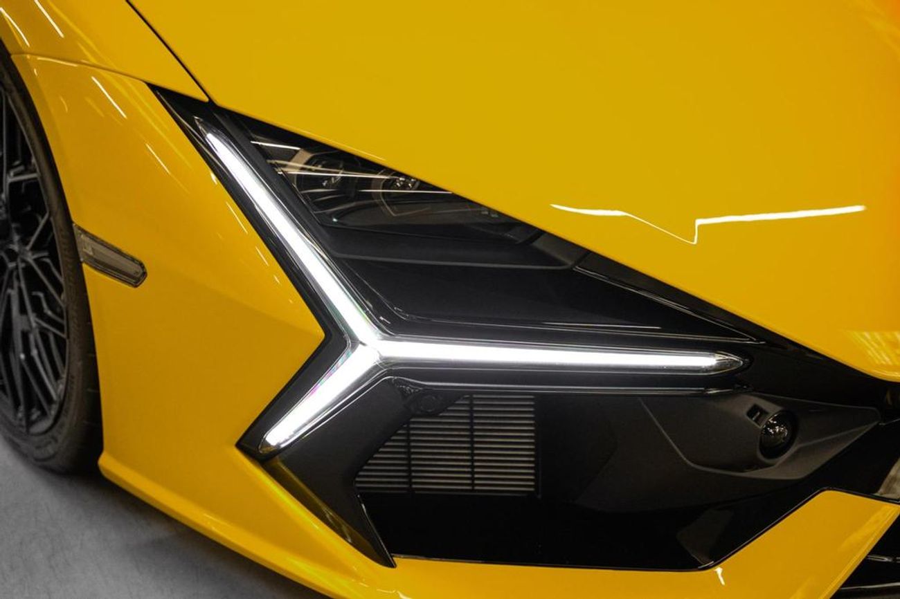 Lamborghini Revuelto Lamborghini Revuelto 6.5 V12 in RIGHT HAND DRIVE