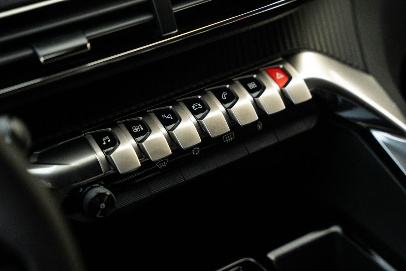 بيجو 3008 Active 2024 Agency Warranty 1.6L 4 Cylinders Full Service History GCC