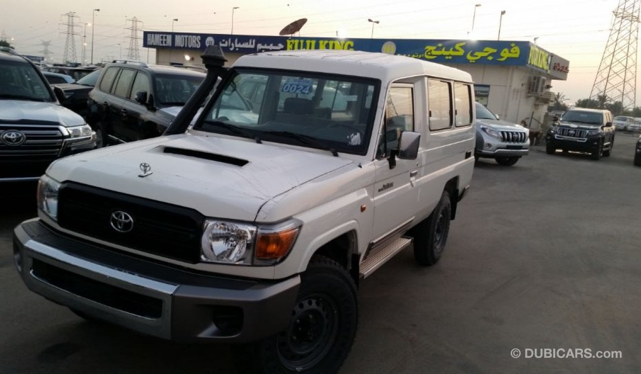 Toyota Land Cruiser Hard Top V8 3 DOOR WITH REAR SEATS 2023