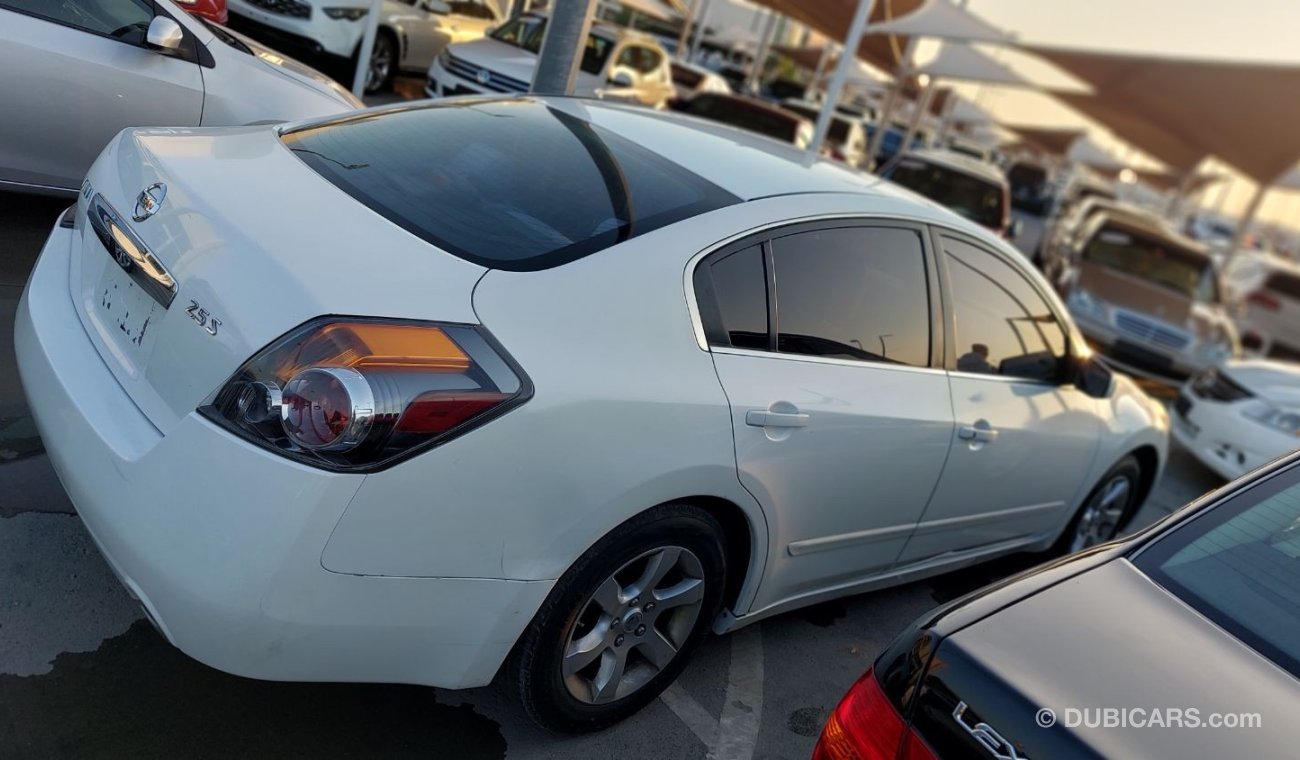 Nissan Altima Very clean