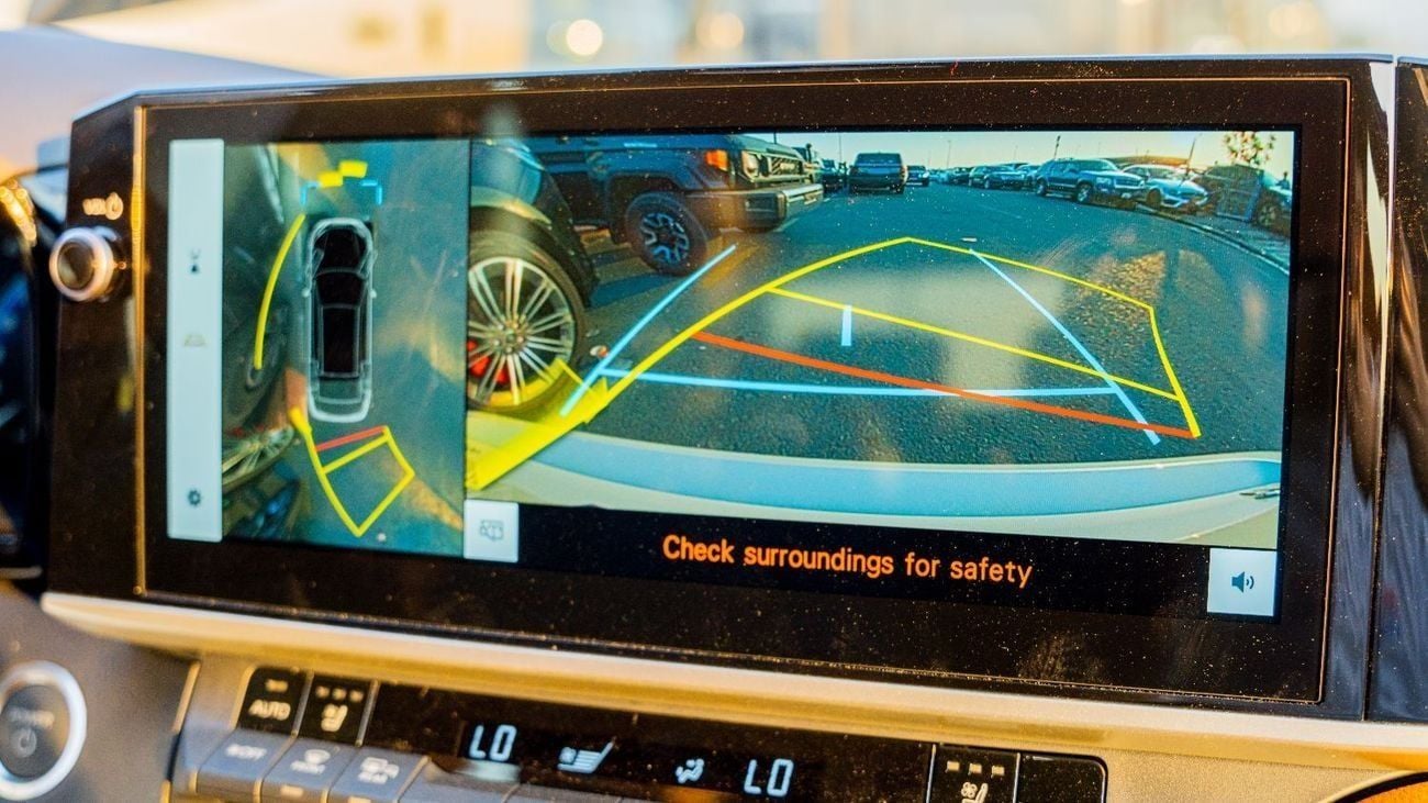 Toyota Camry 2025 Toyota Camry Lumiere 2.5L HEV Full option (White)