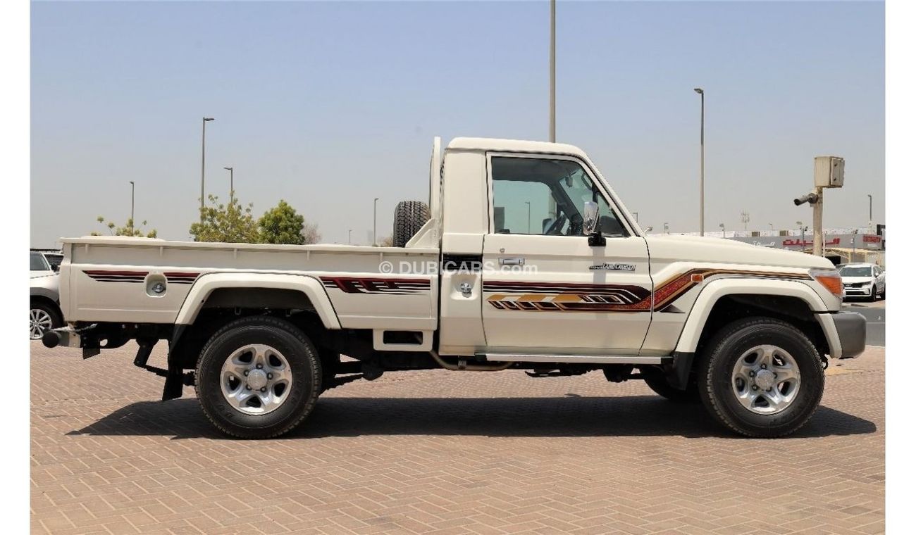 Toyota Land Cruiser Pick Up TOYOTA_LAND_CRUISER_PICK_UP_SINGLE_4.0_V6_GASOLINE_2022