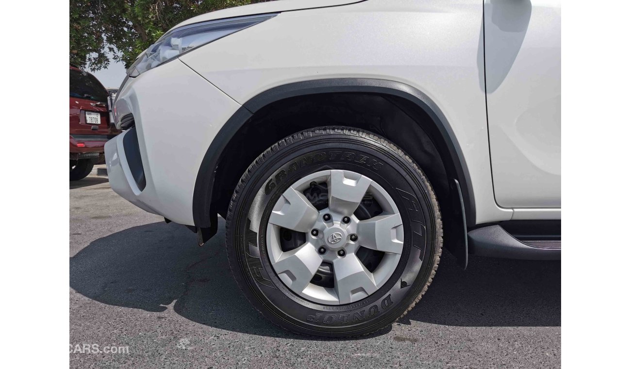 Toyota Fortuner 2.7L Petrol, 17" Tyre, DRL LED Headlights, Power Locks, Fabric Seats, Radio, AUX-USB, (LOT # 807)