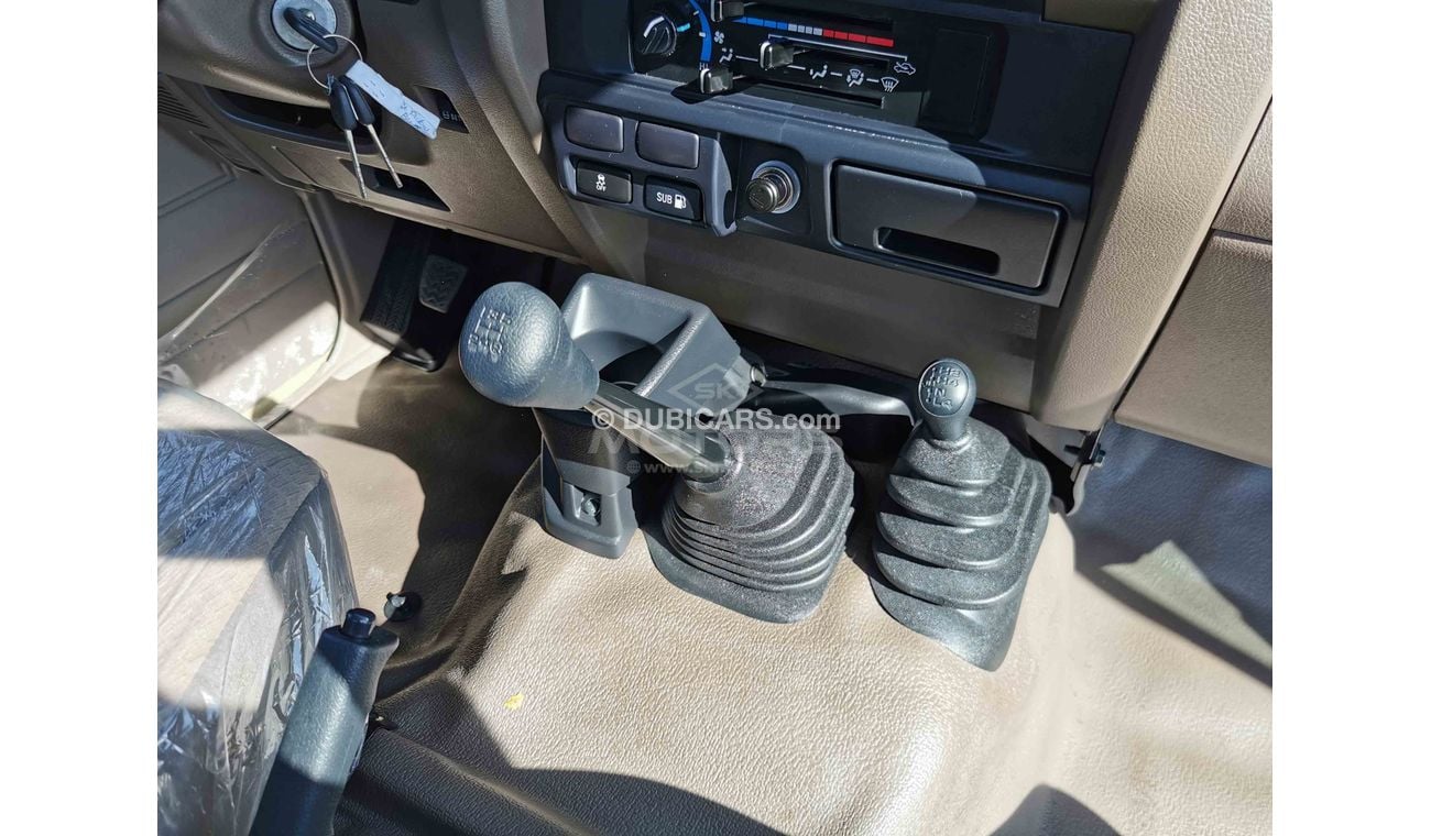 Toyota Land Cruiser Pick Up 4.0L PETROL, 16" TYRE, BASIC VERSION, SPECIAL PRICE (CODE # LCSC02)