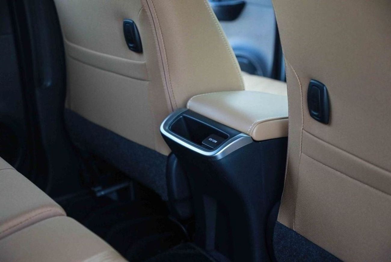 تويوتا فورتونر 2024 Toyota Fortuner GXR 4.0 - PLATINUM WHITE PEARL inside TAN | Export Only