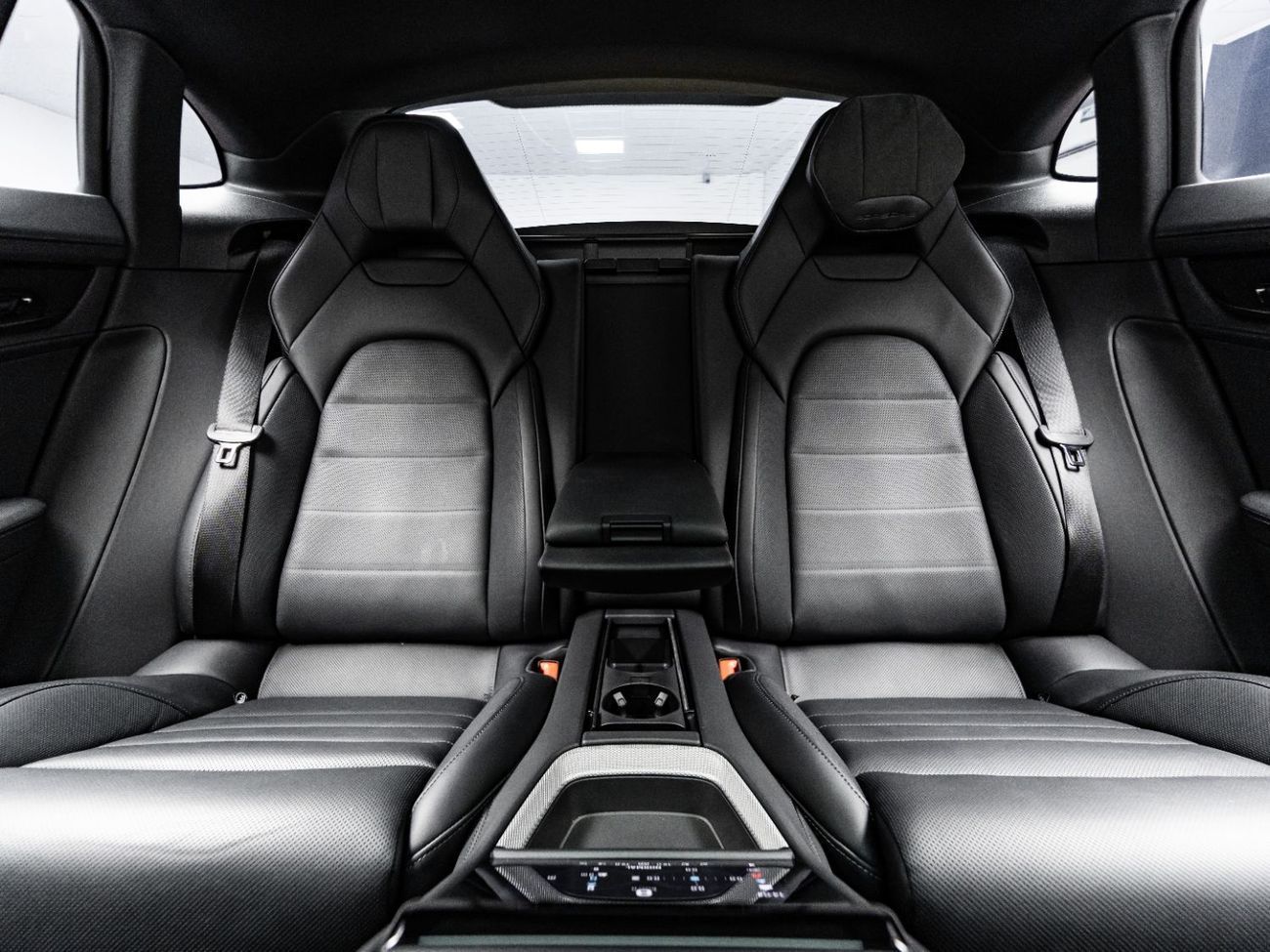 بورش باناميرا Base