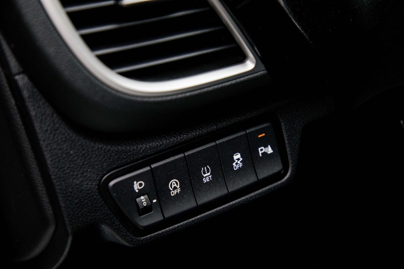 كيا سيلتوس Premium 1.5L - White & Black Inside Black | Export Only