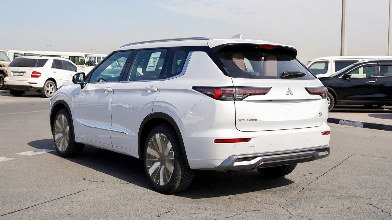 ميتسوبيشي آوتلاندر ميتسوبيشي أوتلاندر 2026 – الفئة البريميوم (G09)  2.5 لتر | SUV بسبعة مقاعد | مواصفات الخليج | للتصدي