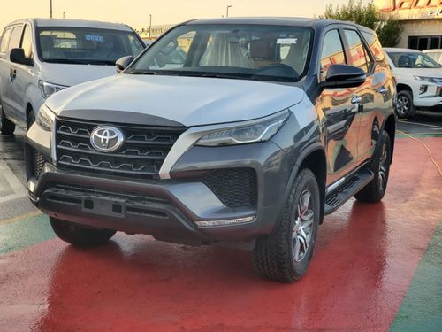 تويوتا فورتونر Toyota Fortuner GX A/T 4X2 2.7L V4 2022 Model Gray Color