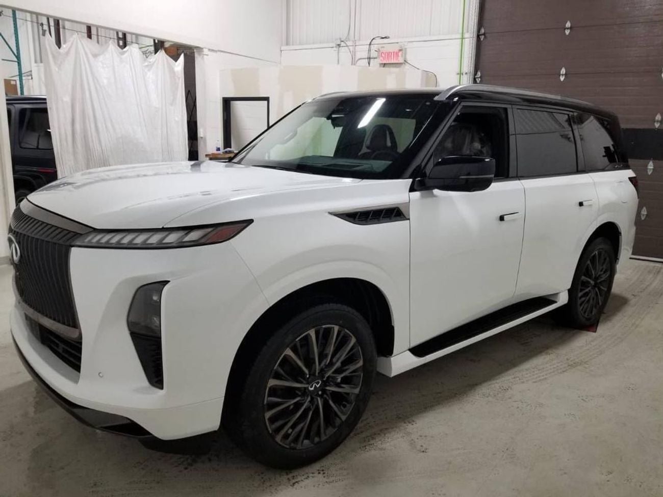 Infiniti QX80 Autograph Captain Chairs 3.5L