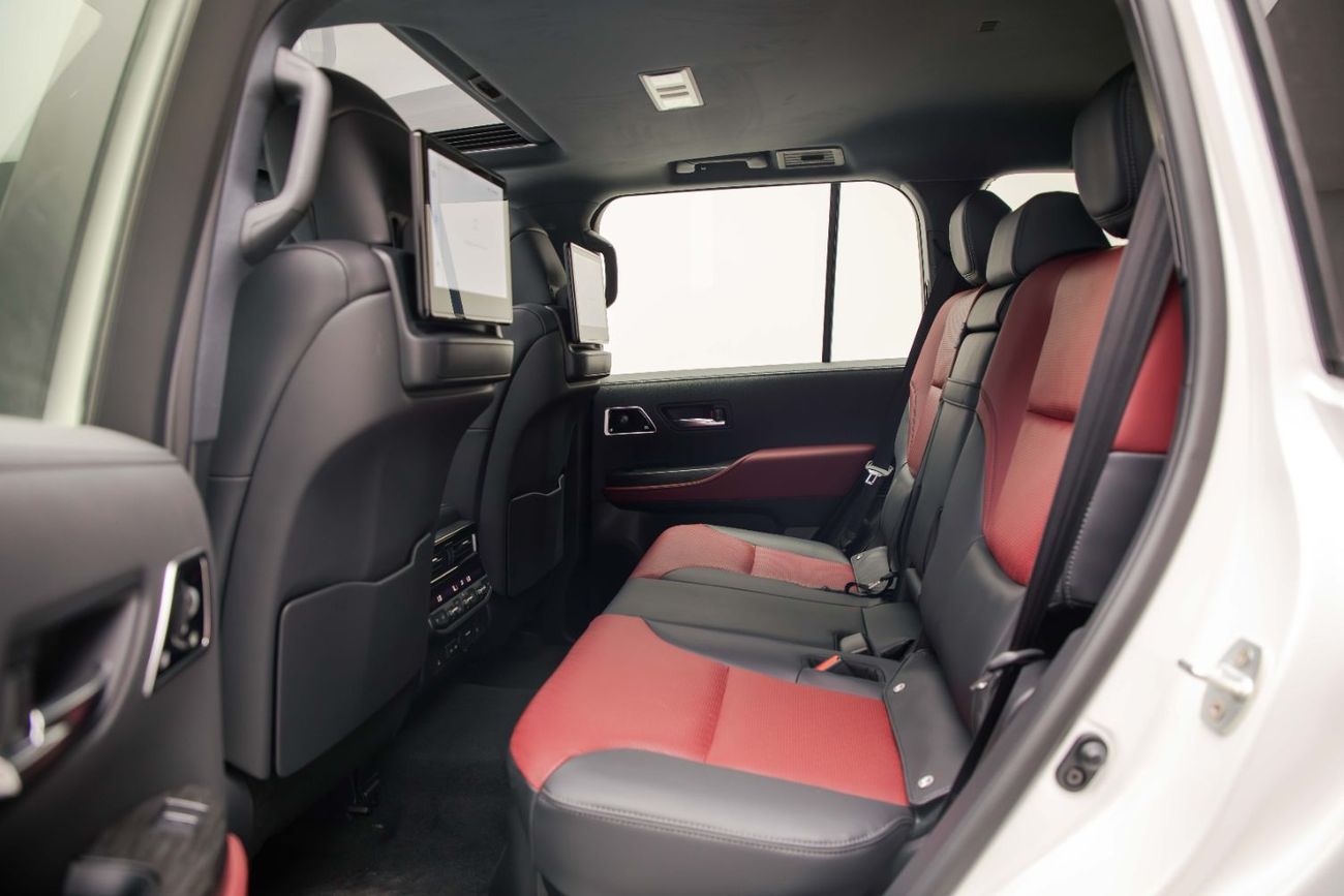 Toyota Land Cruiser VXR 3.5L – Precious White Pearl Inside Black and Dark Red | Export Only